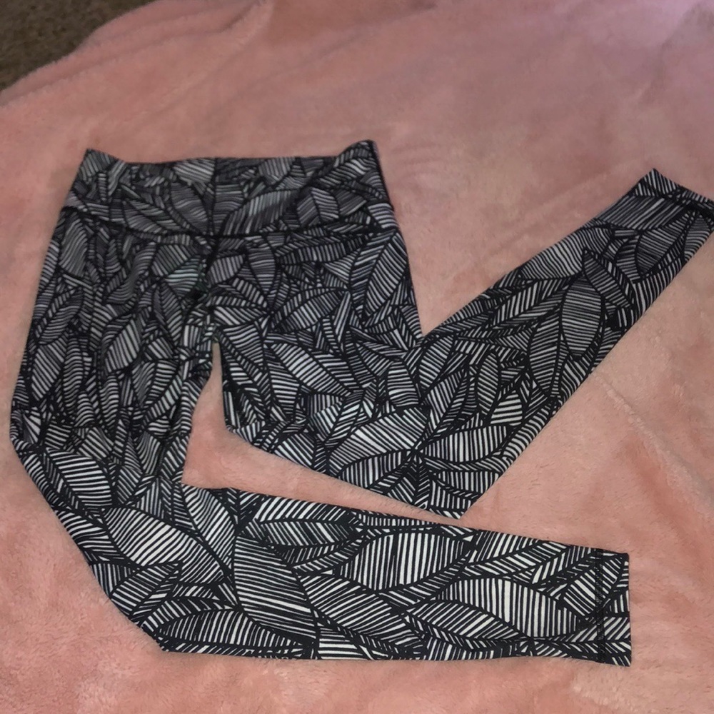 Black and White Lululemon Leggings
